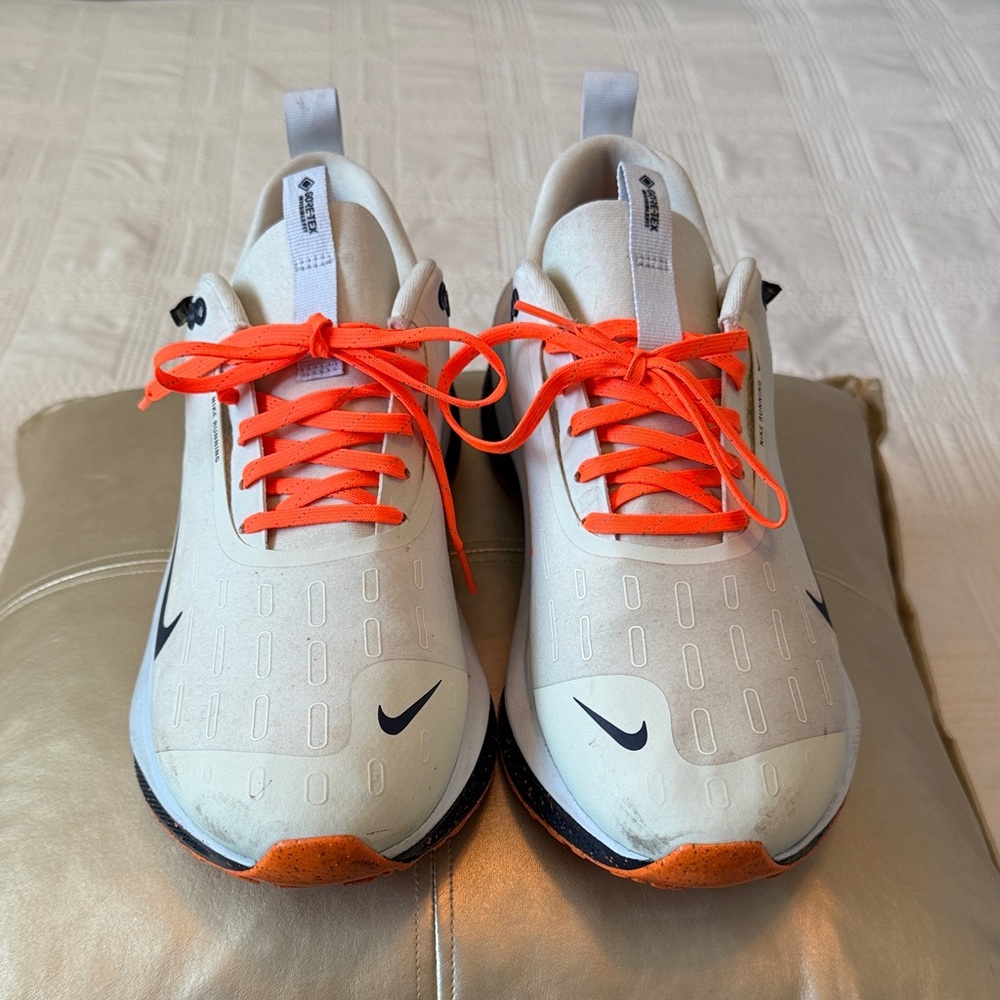 Nike Men’s White Sneakers with Neon Orange Laces